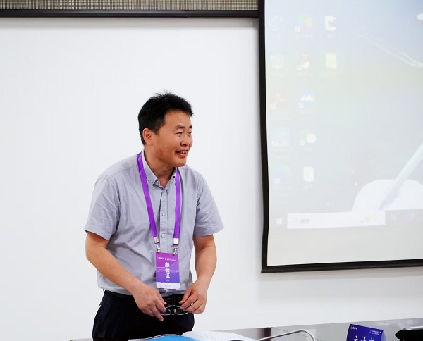 基地参加人工智能时代外语教学改革研讨会